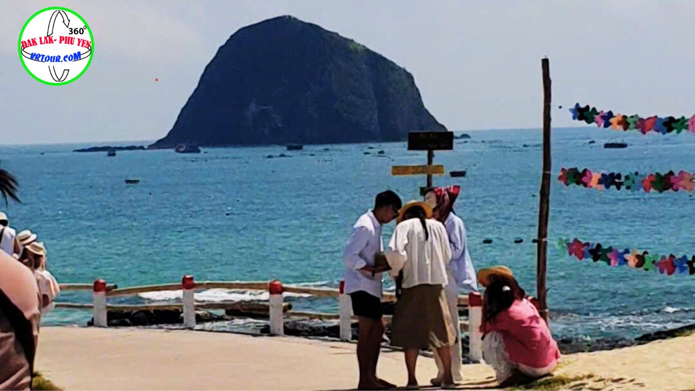 Làng chài Hội Sơn